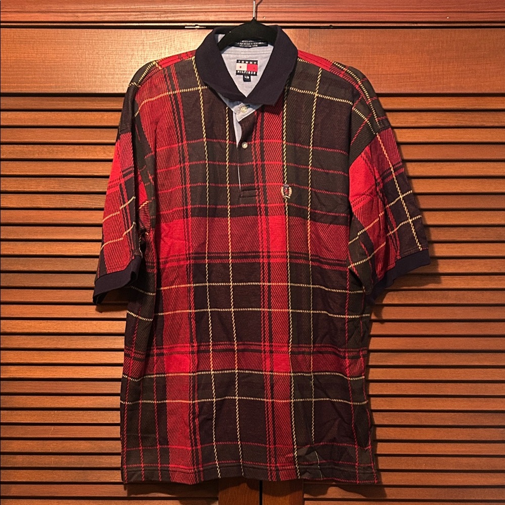 Tommy Hilfiger Red and Black Checkered Plaid Polo Shorts Sleeve Shirt L